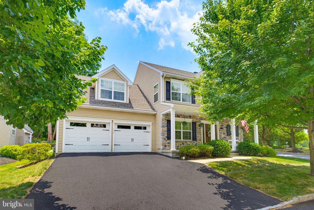 116 HAWTHORNE CIR, Lancaster, PA 17602
