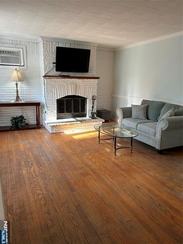 102 Scoles Avenue, Clifton, NJ 07012