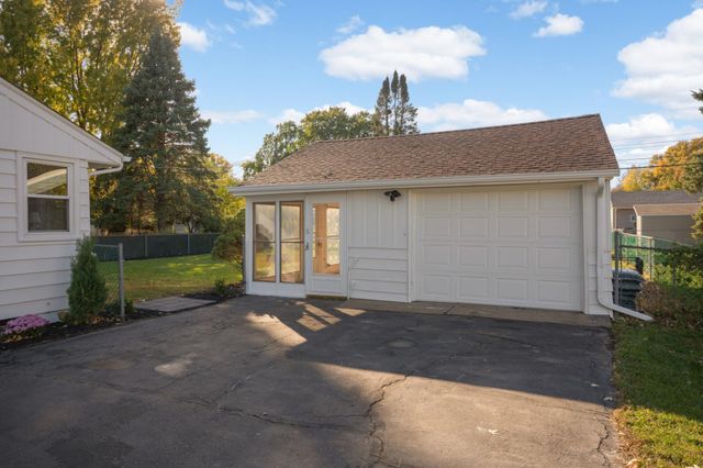 5431 Louisiana Avenue N, Crystal, MN 55428