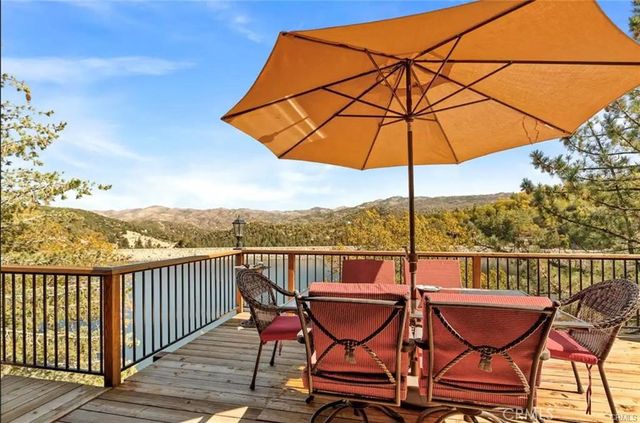 537 Canyon View Road, Lake Arrowhead, CA 92321