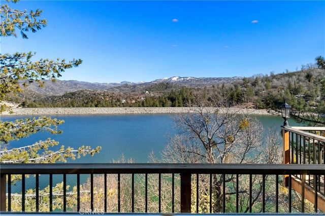 537 Canyon View Road, Lake Arrowhead, CA 92321