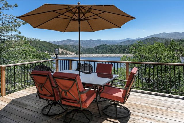 537 Canyon View Road, Lake Arrowhead, CA 92321