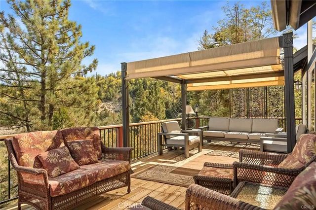 537 Canyon View Road, Lake Arrowhead, CA 92321