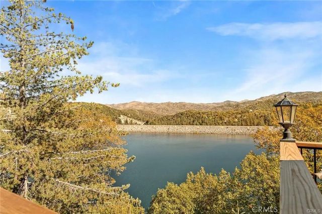 537 Canyon View Road, Lake Arrowhead, CA 92321