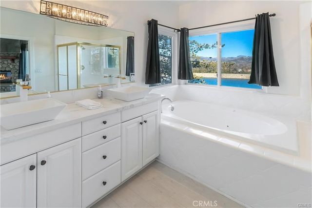 537 Canyon View Road, Lake Arrowhead, CA 92321