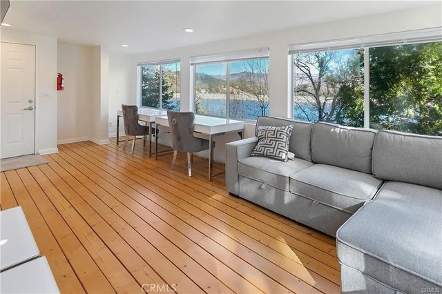 537 Canyon View Road, Lake Arrowhead, CA 92321