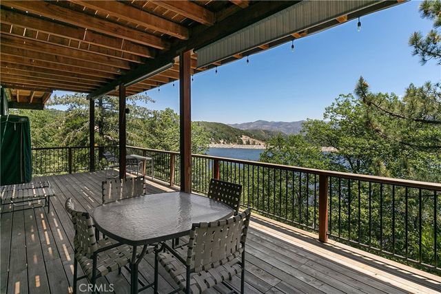 537 Canyon View Road, Lake Arrowhead, CA 92321