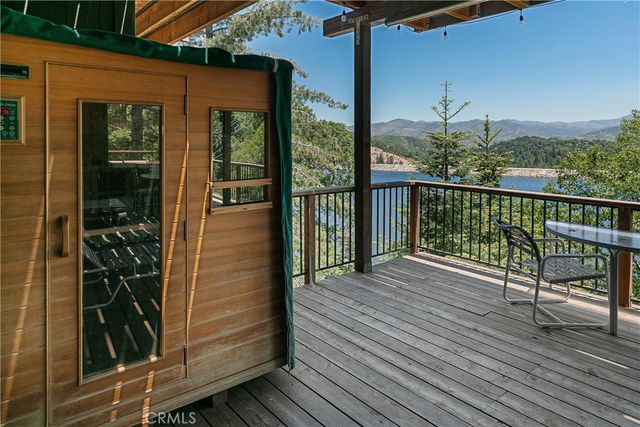 537 Canyon View Road, Lake Arrowhead, CA 92321