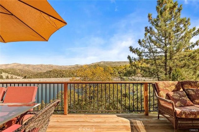 537 Canyon View Road, Lake Arrowhead, CA 92321
