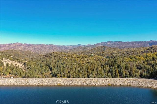537 Canyon View Road, Lake Arrowhead, CA 92321