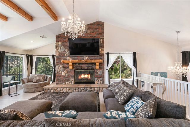 537 Canyon View Road, Lake Arrowhead, CA 92321