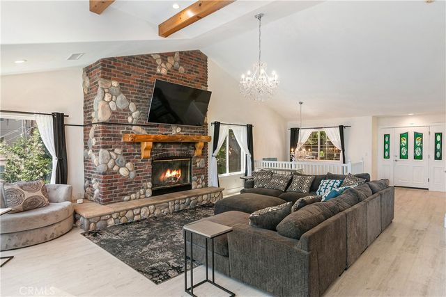 537 Canyon View Road, Lake Arrowhead, CA 92321