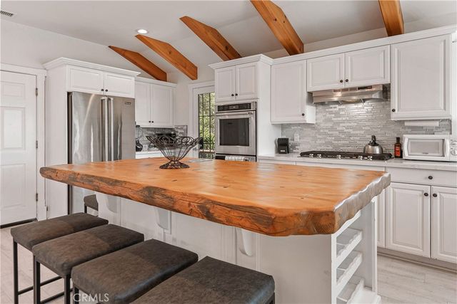 537 Canyon View Road, Lake Arrowhead, CA 92321