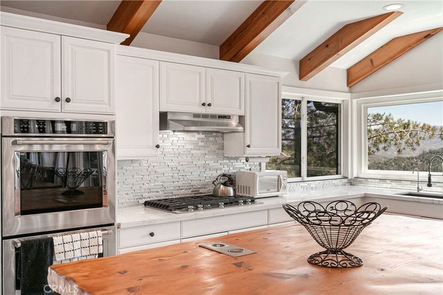 537 Canyon View Road, Lake Arrowhead, CA 92321
