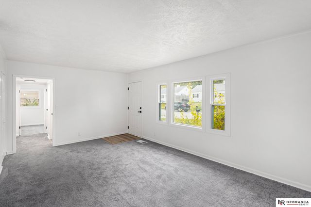 4926 J Street, Lincoln, NE 68510