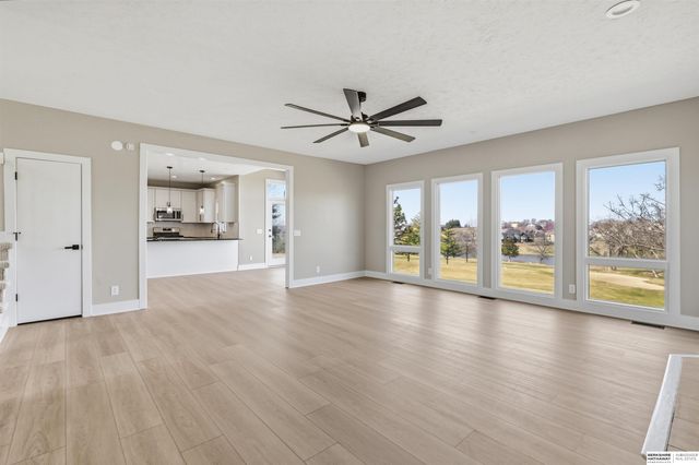 917 Killarney Drive, Papillion, NE 68046