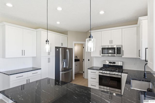 917 Killarney Drive, Papillion, NE 68046