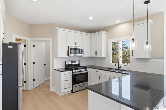 917 Killarney Drive, Papillion, NE 68046