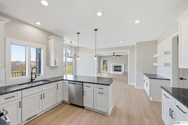 917 Killarney Drive, Papillion, NE 68046