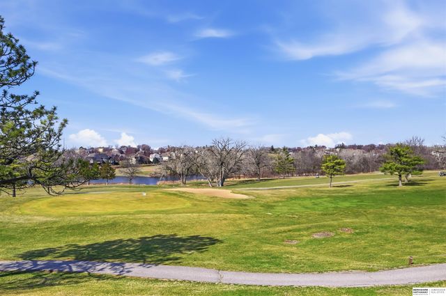 917 Killarney Drive, Papillion, NE 68046