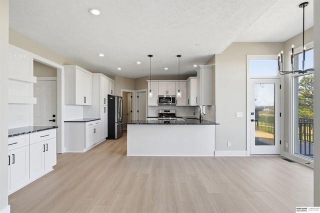 917 Killarney Drive, Papillion, NE 68046