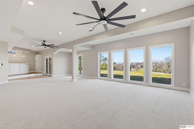 917 Killarney Drive, Papillion, NE 68046