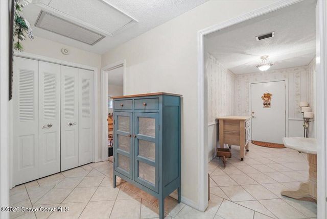 236 W Lake Ina Drive, Winter Haven, FL 33881