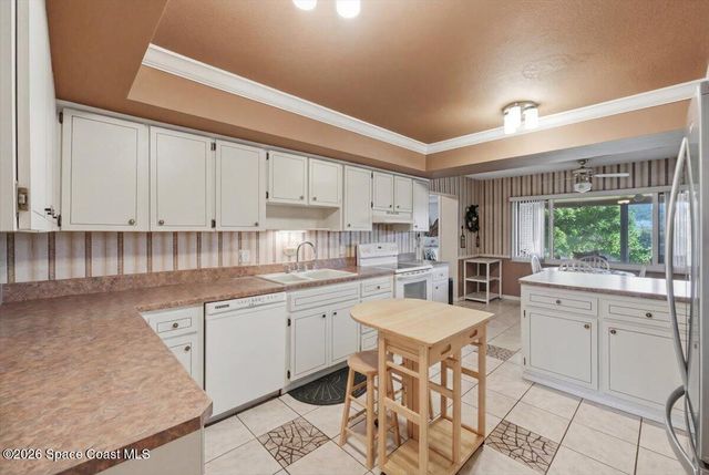 236 W Lake Ina Drive, Winter Haven, FL 33881