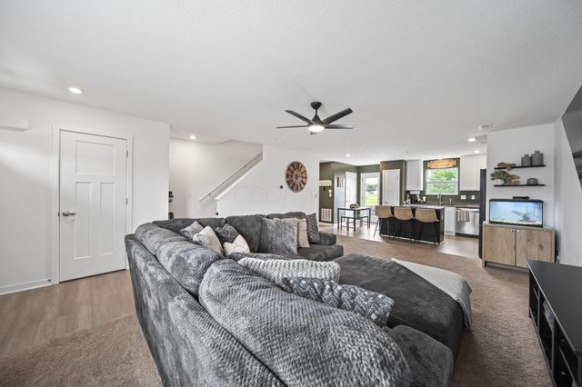 25 Henderson Lane, Ashville, OH 43103