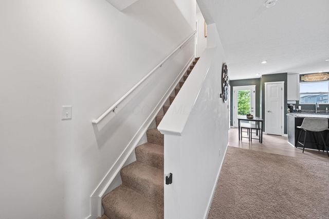 25 Henderson Lane, Ashville, OH 43103
