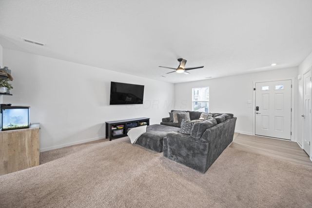 25 Henderson Lane, Ashville, OH 43103