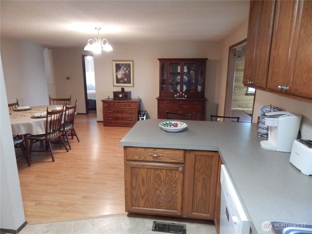 522 Penguin Court SE, Lacey, WA 98503