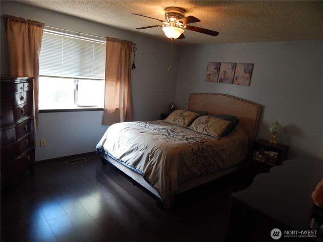 522 Penguin Court SE, Lacey, WA 98503