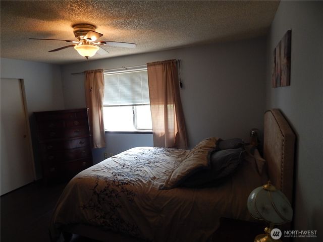 522 Penguin Court SE, Lacey, WA 98503