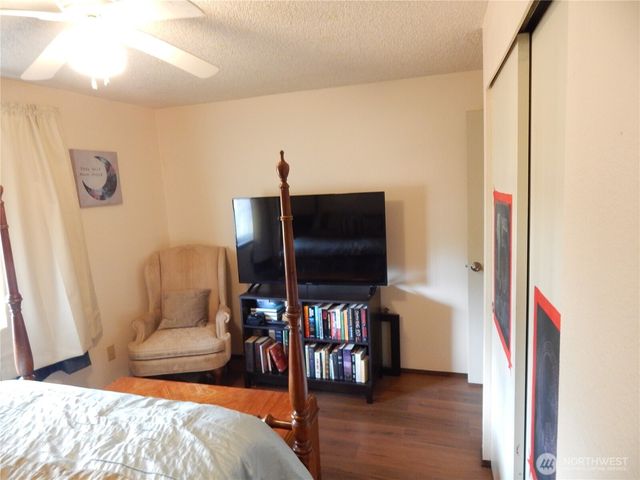 522 Penguin Court SE, Lacey, WA 98503