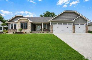 501 Stonebriar Drive, Troy, IL 62294