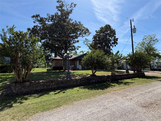 30 Terrace Drive, Point Blank, TX 77364