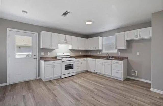 801 N 8th Avenue, Denison, TX 75021
