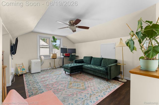 1921 E 4th Street, Royal Oak, MI 48067