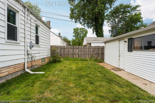1921 E 4th Street, Royal Oak, MI 48067