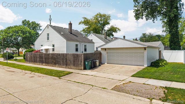 1921 E 4th Street, Royal Oak, MI 48067
