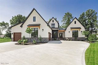 3041 Andrews Lane, Willoughby Hills, OH 44092