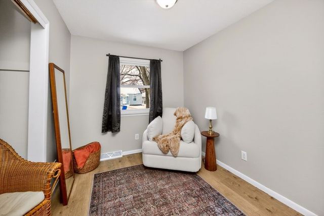 2804 Cambridge Street, Des Moines, IA 50313