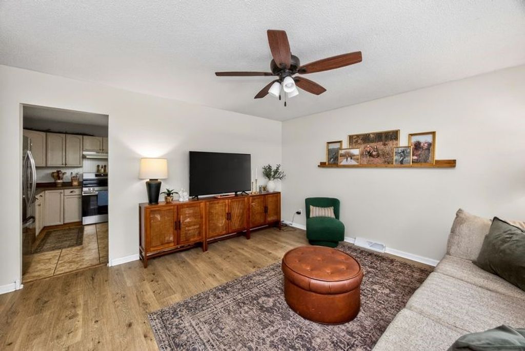 2804 Cambridge Street, Des Moines, IA 50313