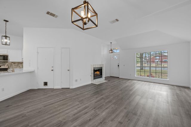 8112 Nairn DR, Austin, TX 78749