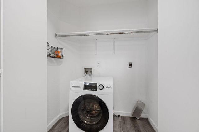 8112 Nairn DR, Austin, TX 78749