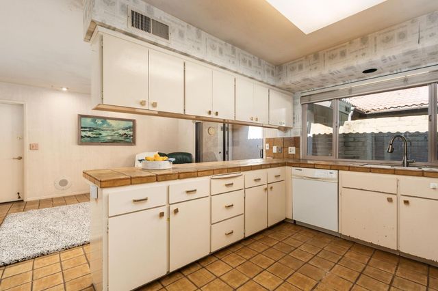 5630 N El Adobe Drive, Fresno, CA 93711