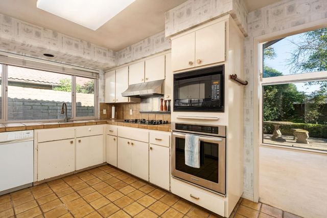 5630 N El Adobe Drive, Fresno, CA 93711