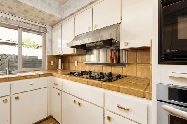 5630 N El Adobe Drive, Fresno, CA 93711