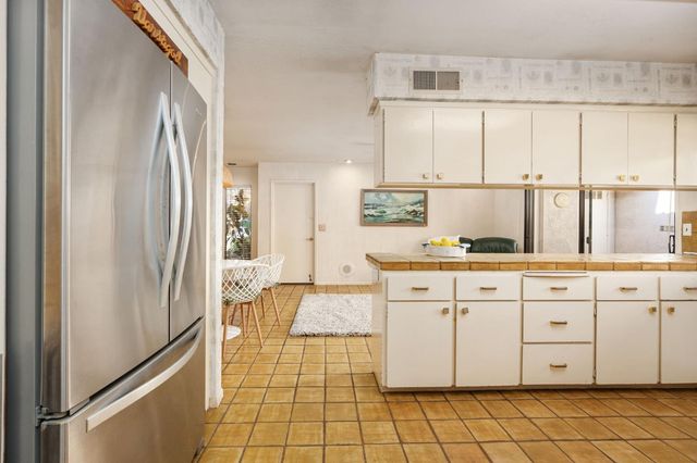 5630 N El Adobe Drive, Fresno, CA 93711